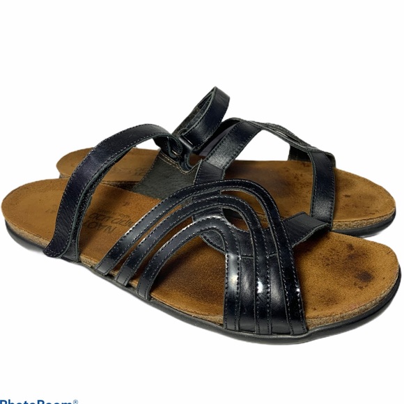 naot flow sandal
